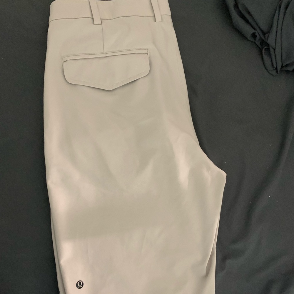 Men’s Lululemon size 34 kahuna gold shorts